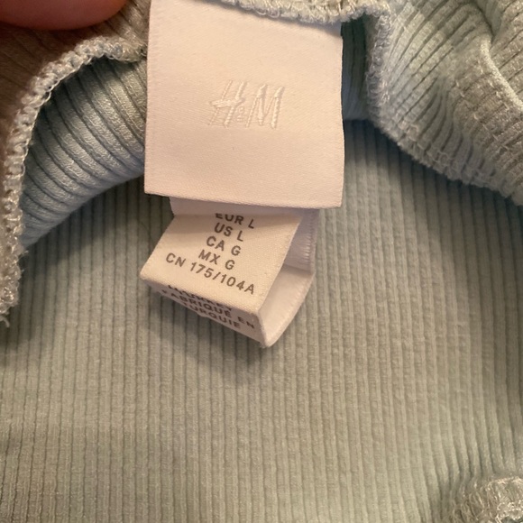 blue top - Picture 3 of 3